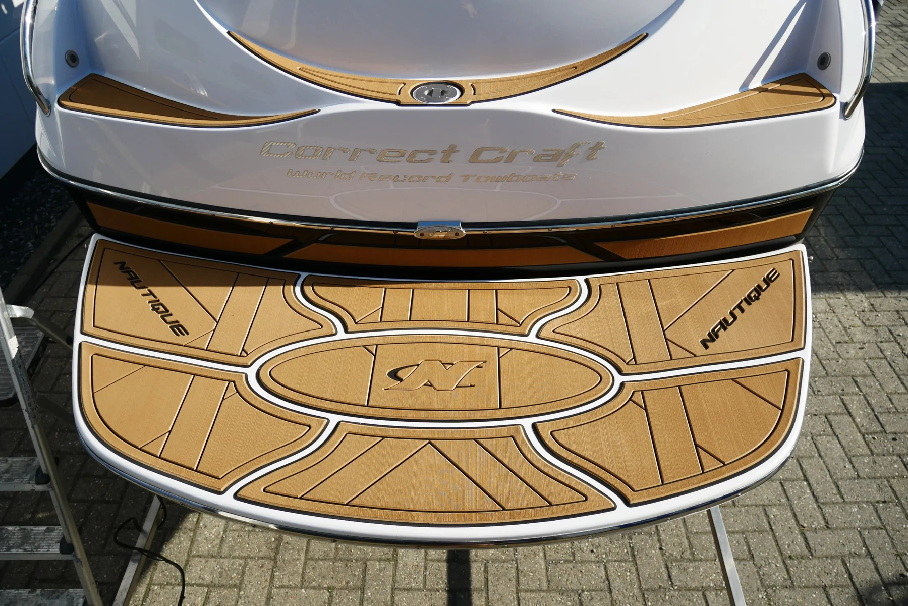 Super Air Nautique 220 TE, Badeplattform mit KENYU Core Boden in Teak / Black