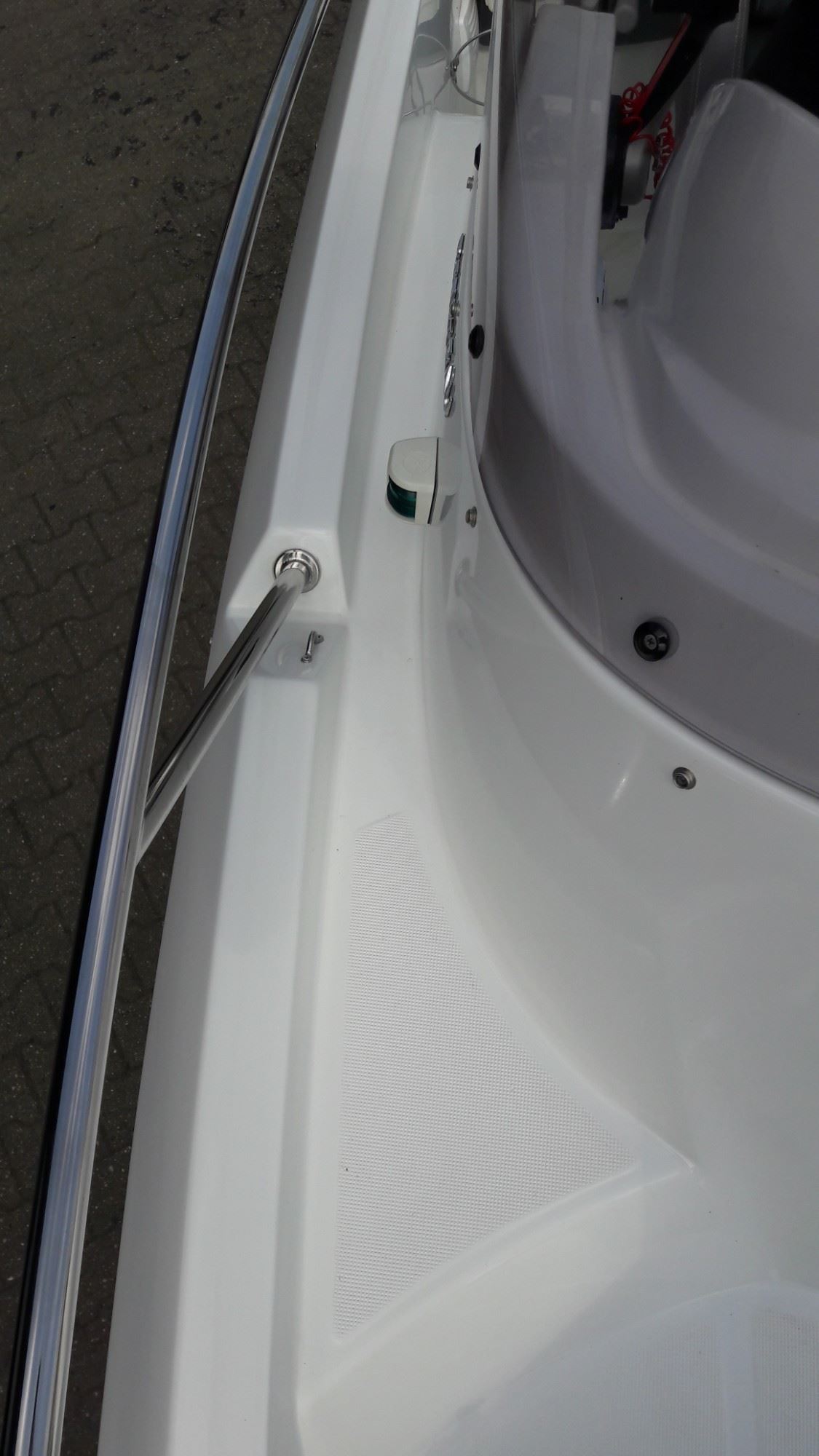 Beneteau Flyer 650, Seitengang zum Bug vorher