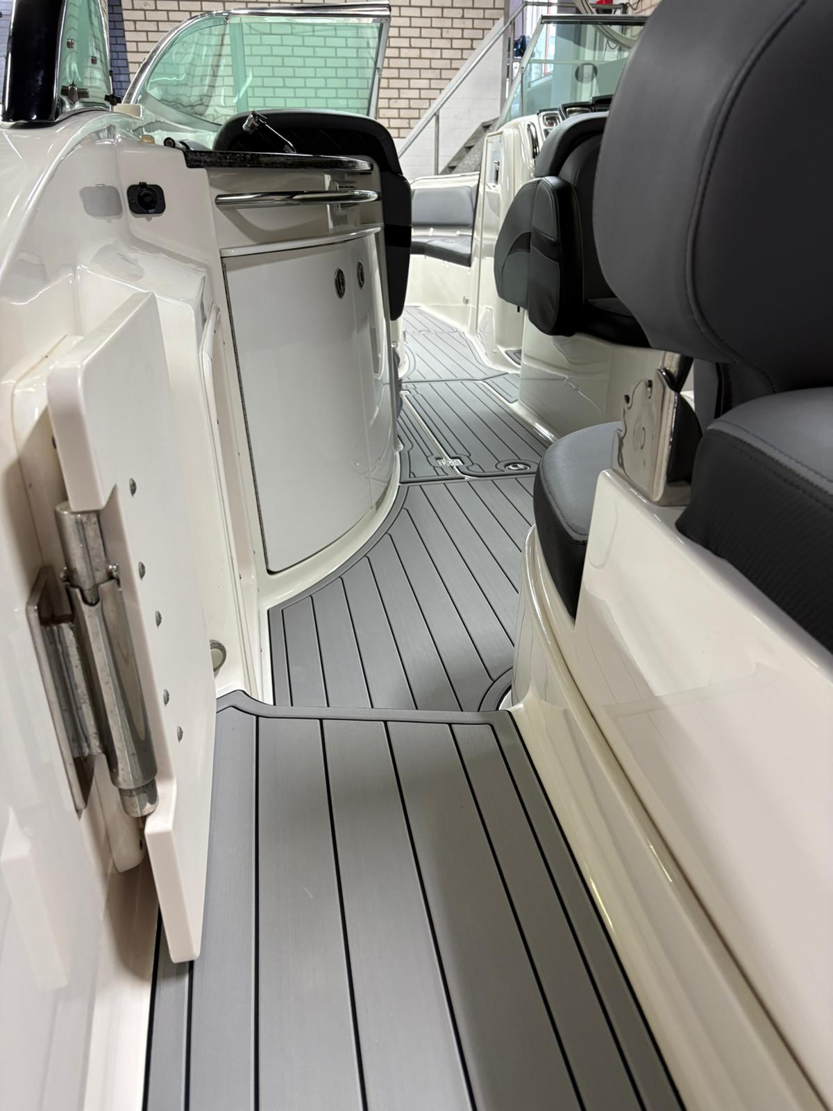 Chaparral 276 SSI mit KENYU Core Boden: Durchgang vom Heck ins Cockpit