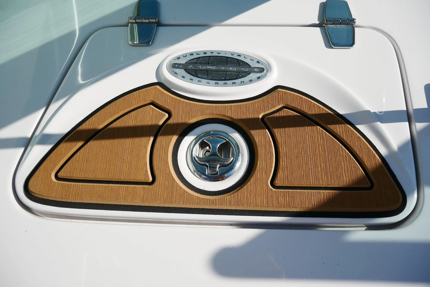 Super Air Nautique 220 TE mit KENYU Core Boden: Detail: Kontur und Ausschnitt