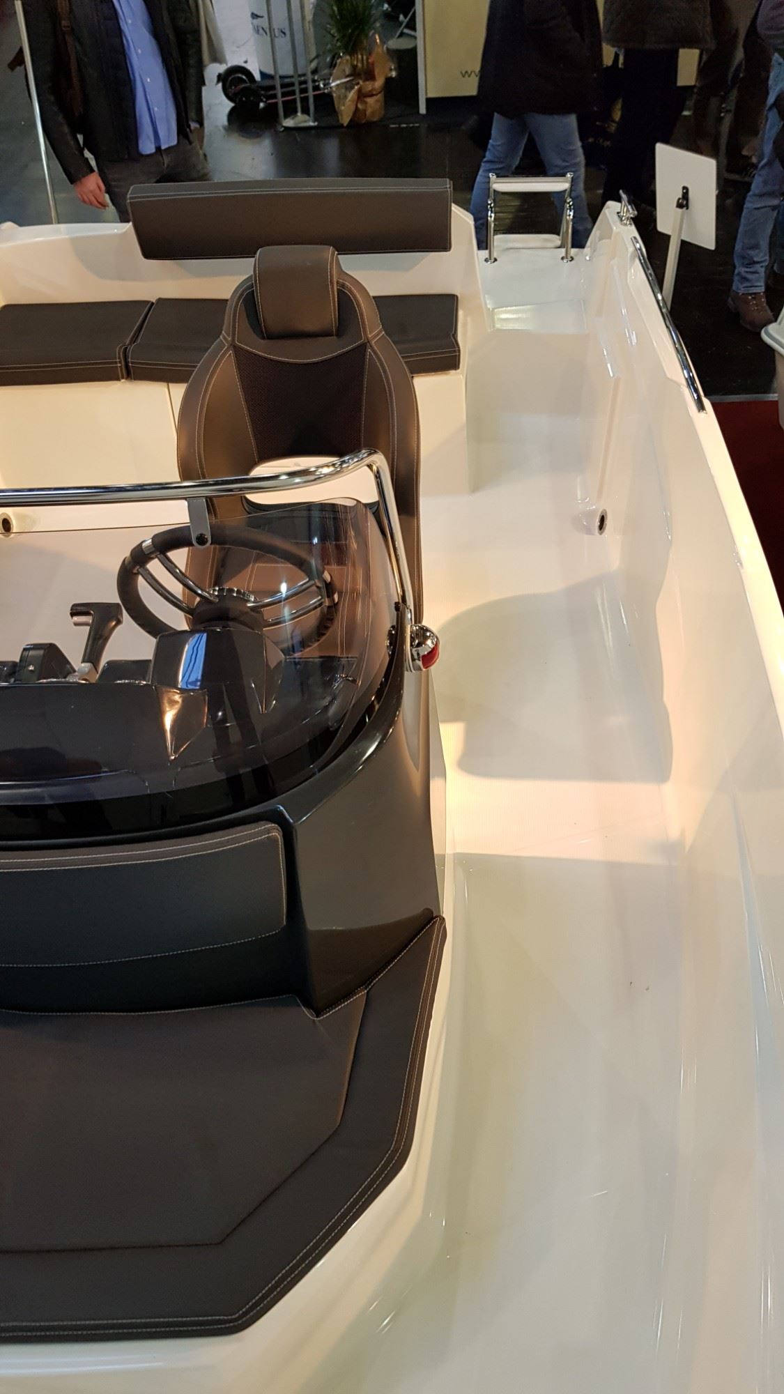 Prins 570, Cockpit neben dem Steuerstand vorher