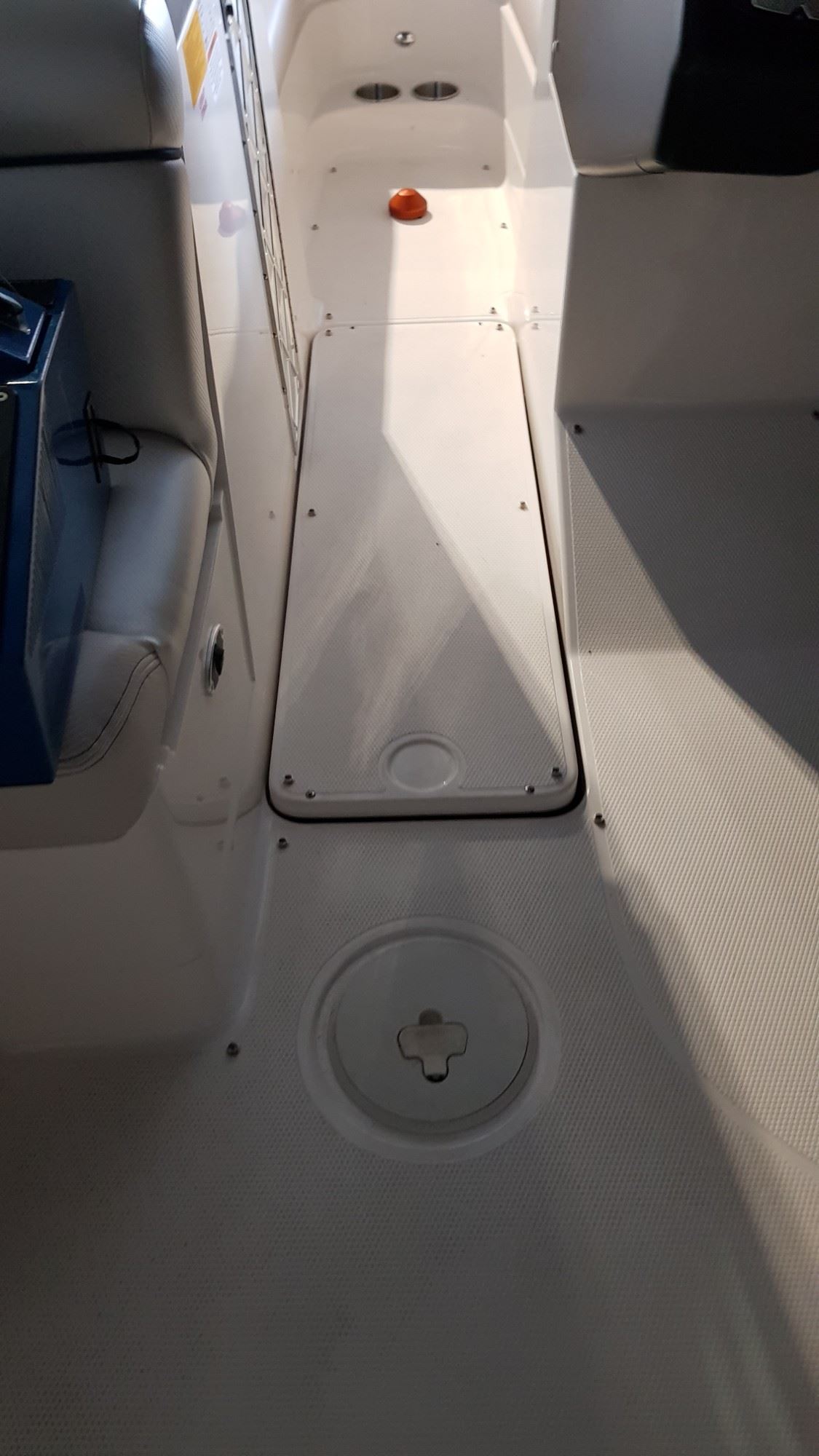 Mastercraft X15, Durchgang zum Bug vorher